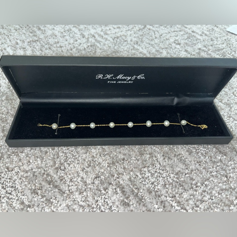 Fresh water Pearl and 14K yellow gold bracelet